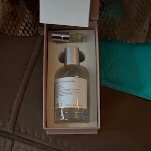 Eau de Parfum with Silver Cap